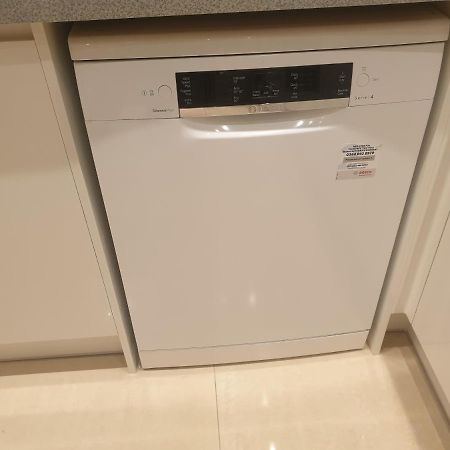 London Luxury 3 Bedroom 2 Bathrooms Flat 1 Min To Redbridge Station Free Parking & Wifi Wanstead Exterior photo
