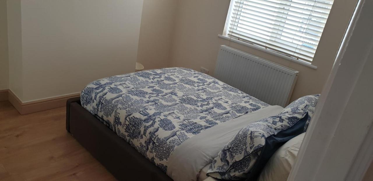 London Luxury 3 Bedroom 2 Bathrooms Flat 1 Min To Redbridge Station Free Parking & Wifi Wanstead Exterior photo