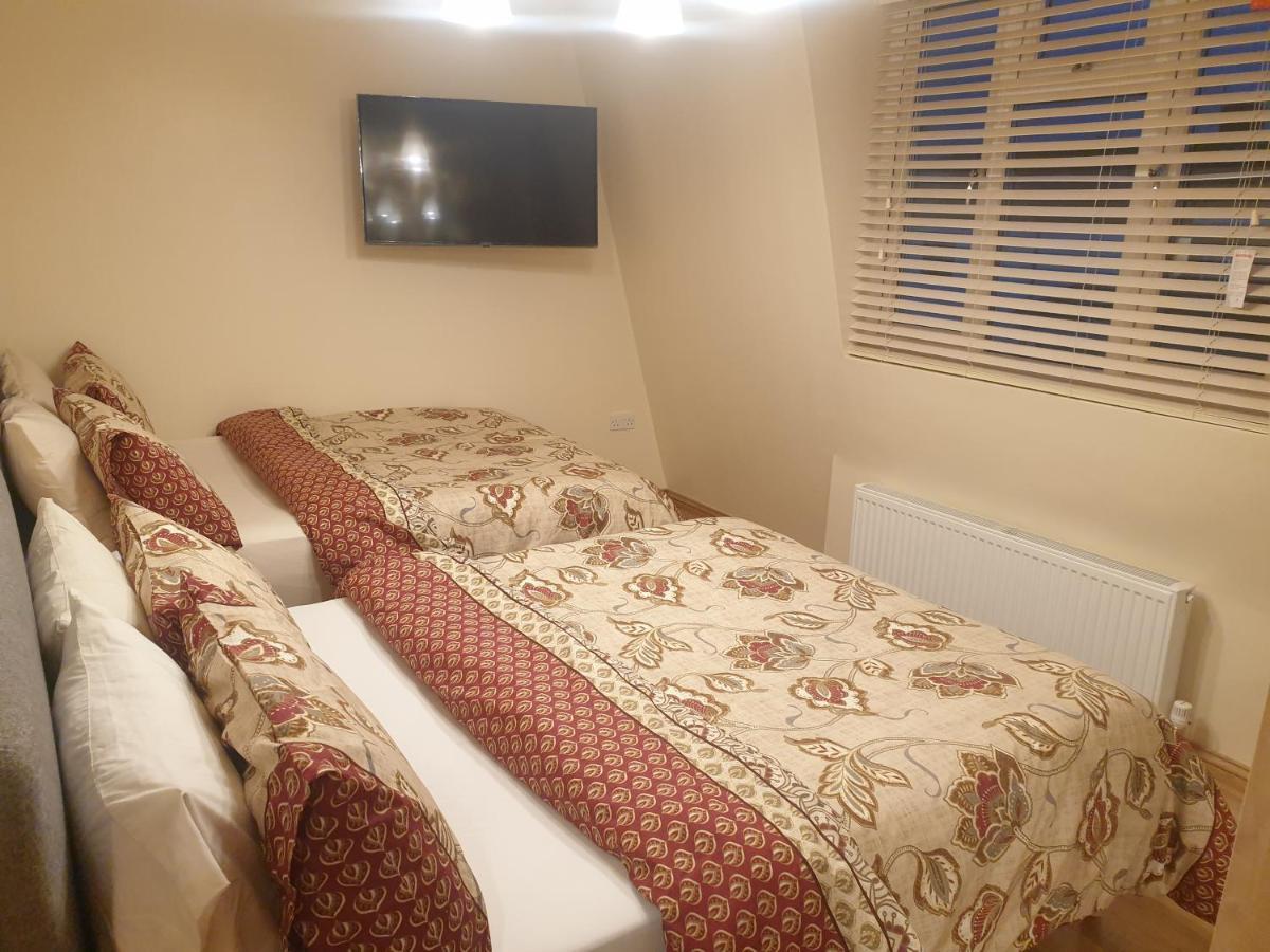 London Luxury 3 Bedroom 2 Bathrooms Flat 1 Min To Redbridge Station Free Parking & Wifi Wanstead Exterior photo