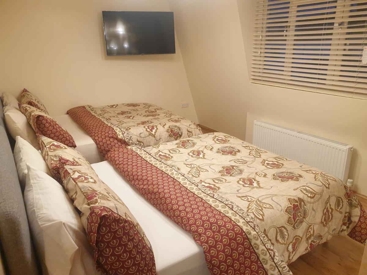 London Luxury 3 Bedroom 2 Bathrooms Flat 1 Min To Redbridge Station Free Parking & Wifi Wanstead Exterior photo